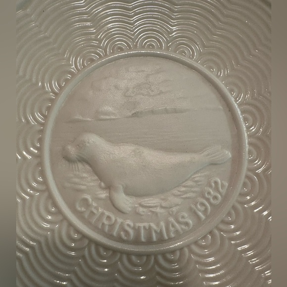 Belleek Ireland Limited Edition Christmas 1982 Decorative Plate - Picture 2 of 5